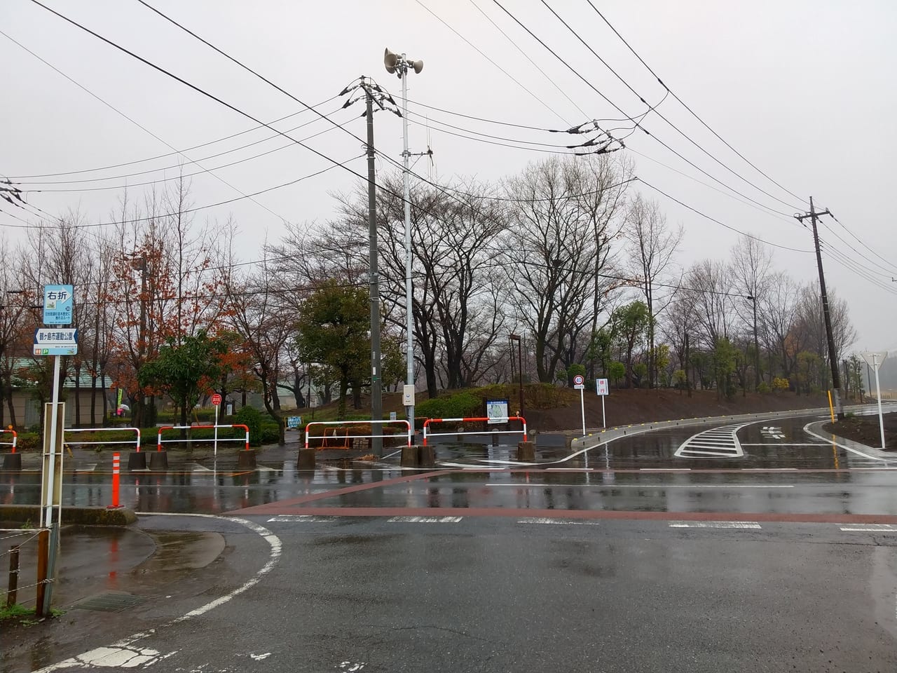 開通した鶴ヶ島市運動公園西側の道路