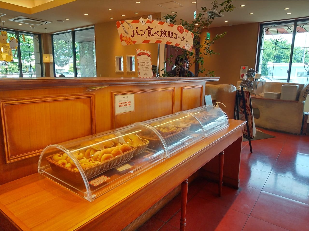 ハートブレッドアンティーク鶴ヶ島のパン食べ放題コーナー
