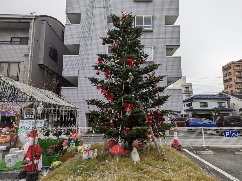 坂戸駅北口クリスマスツリー2022